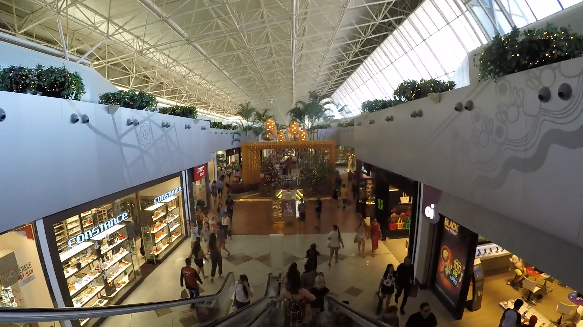 http://videos.introcdc.com/Canal/Vlogs/Shoppings/Iguatemi/Reencontrando Rafael Iguatemi/GOPR6124.00_21_11_17.Quadro010.png